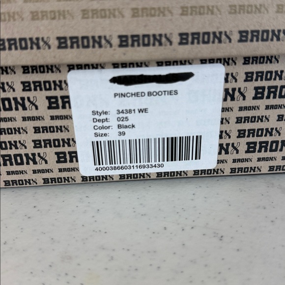 BRONX Leather Pinched Booties Sz 39/8.5 - Picture 10 of 11